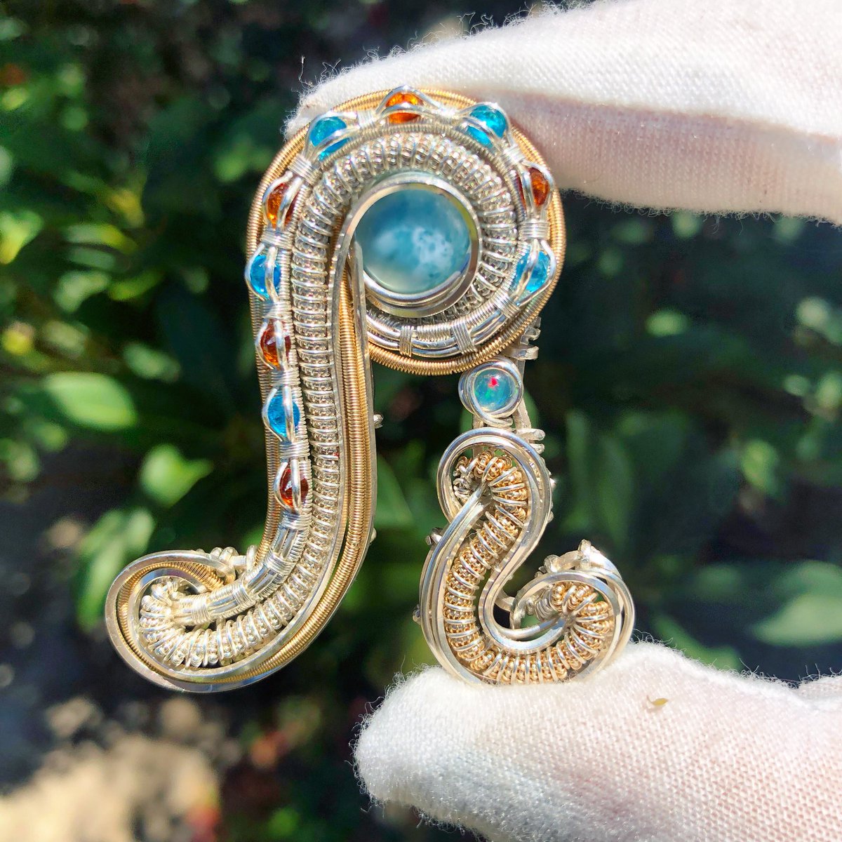 HiGrade_Designs's tweet photo. Wow I forgot i had a Twitter. Anyways check out this custom Tippy Lights Pendant I made a few weeks ago #prettylights #tipper #wirewraps https://t.co/nIBUKES3G5