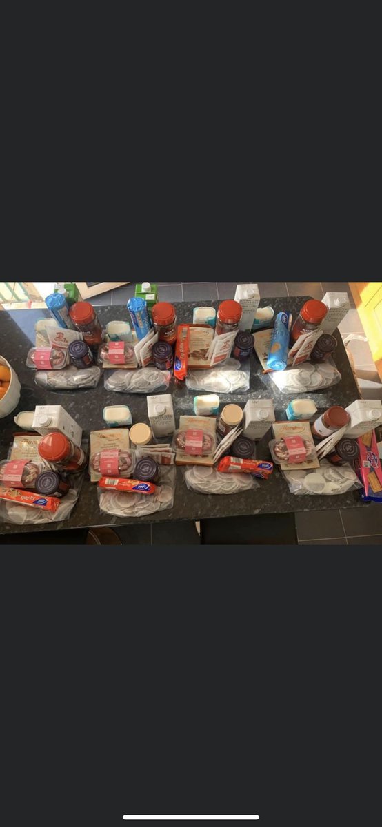 PfaPage's tweet photo. PFA, with the help and support of the local community and some businesses will tonight provide a wee treat for some of our elderly friends.  

#StaySafe 🌈

⚽️⚽️⚽️ PFA ⚽️⚽️⚽️ https://t.co/eq9mslFi79