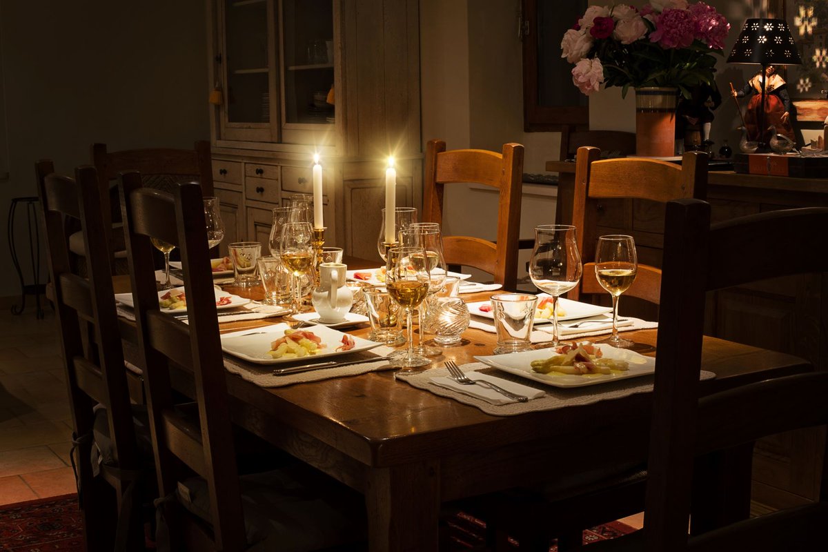UniRdg_Sust's tweet photo. To celebrate the 50th #EarthDay tonight, why not enjoy a dinner by candle light?
#LockdownClimateChange https://t.co/wHNeNCAZIo