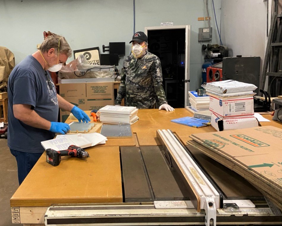 MemphisDistrict's tweet photo. Memphis District engineer 'makes' much-needed face shields #USACEMVM #Volunteers #COVID19 #Facemasks #Communityheroes #StaySafeStayHome @USACEHQ @MVD_USACE
Read more here: https://t.co/E542eesKtq https://t.co/sHFjPQpRgU