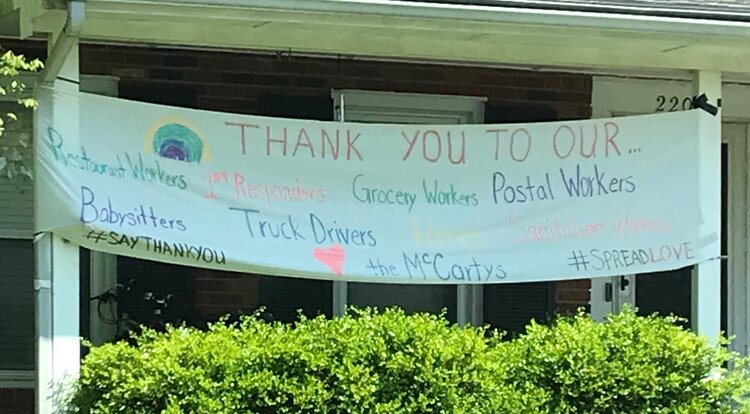 FrazierMuseum's tweet photo. What a great idea! The McCarty family thank our everyday heroes with a porch banner.
#VirtualFrazer #CoronavirusCapsule #TeamKY #MuseumFromHome https://t.co/HeSYUSD7rT