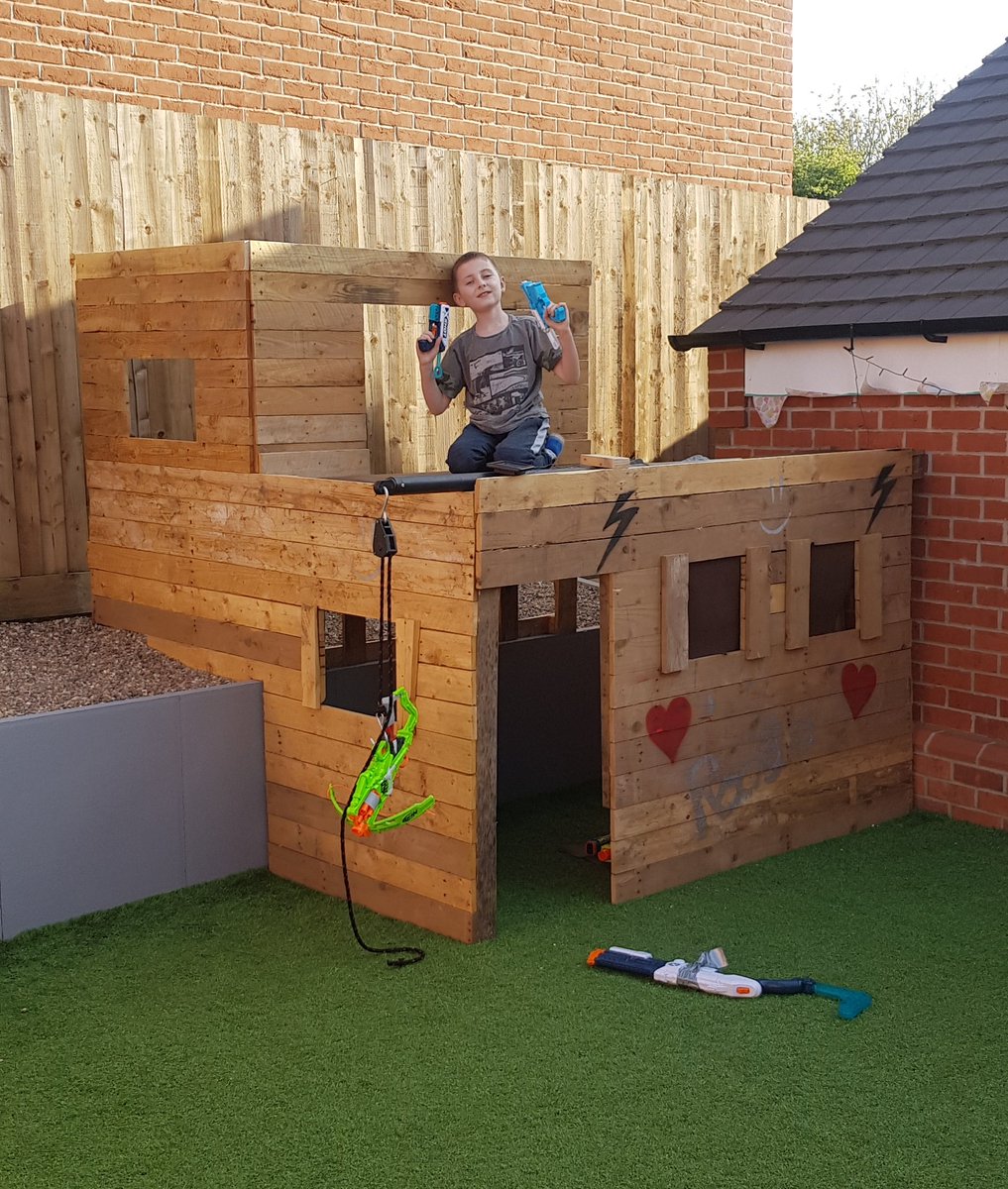 gemma_smiffy's tweet photo. @IbstockJS Reilly has been keeping himself busy by building a Fort with his Dad in the garden 👍 https://t.co/mZnJKK7HqW