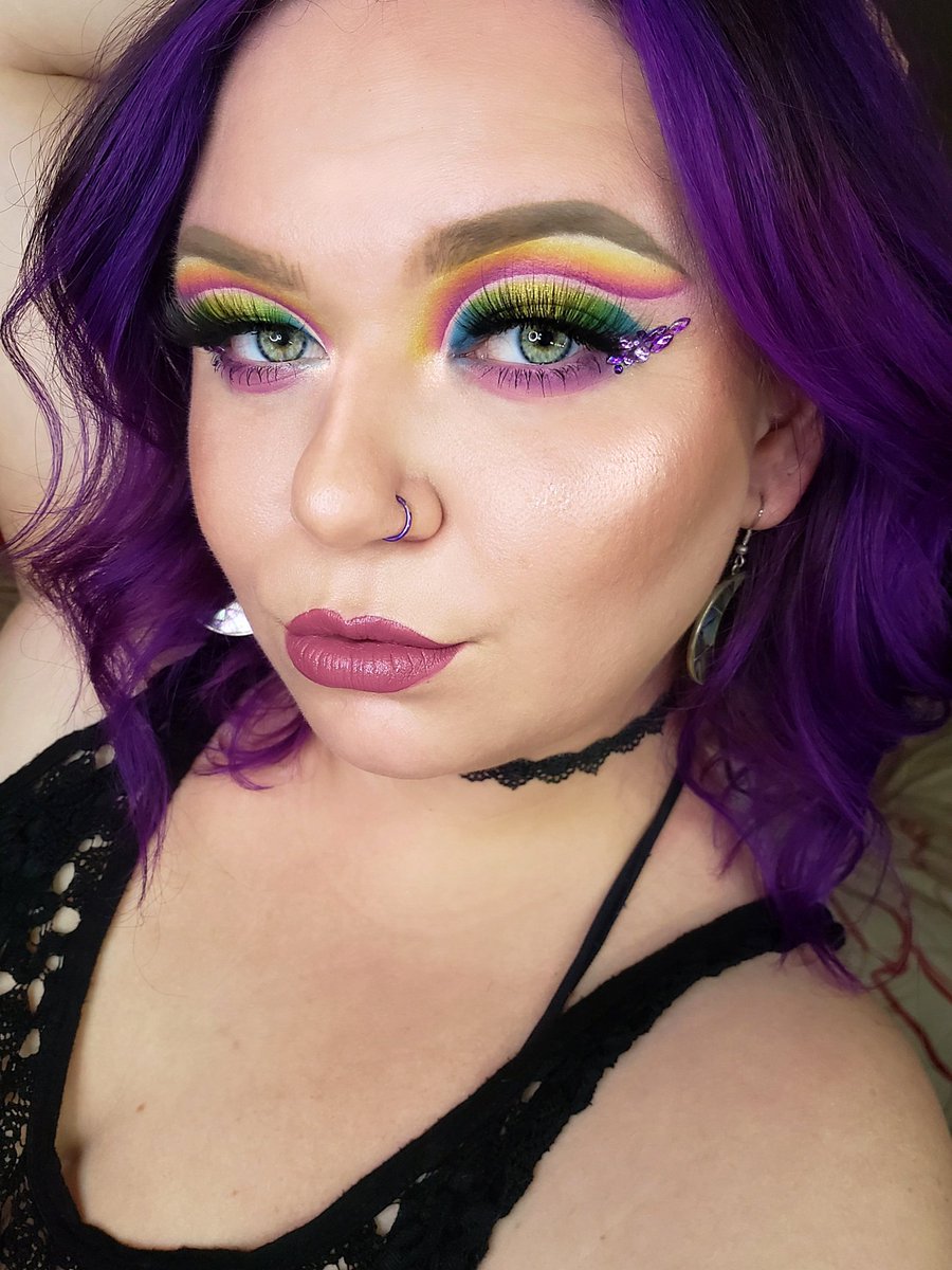 symphonymonelle's tweet photo. Life in color 🌈

@JeffreeStar Mini Controversy palette &amp; Jawbreaker palette.
@ABHcosmetics Norvina vol. 3.
@ABHcosmetics dipbrow pomade in taupe.
@OFRACosmetics @BySamanthaMarch Start Inspired hightlight. 
@OFRACosmetics Flexi Slick in Velour.
@AmbitionzBeauty Glam Mama lashes. https://t.co/qqhO7oCS1h