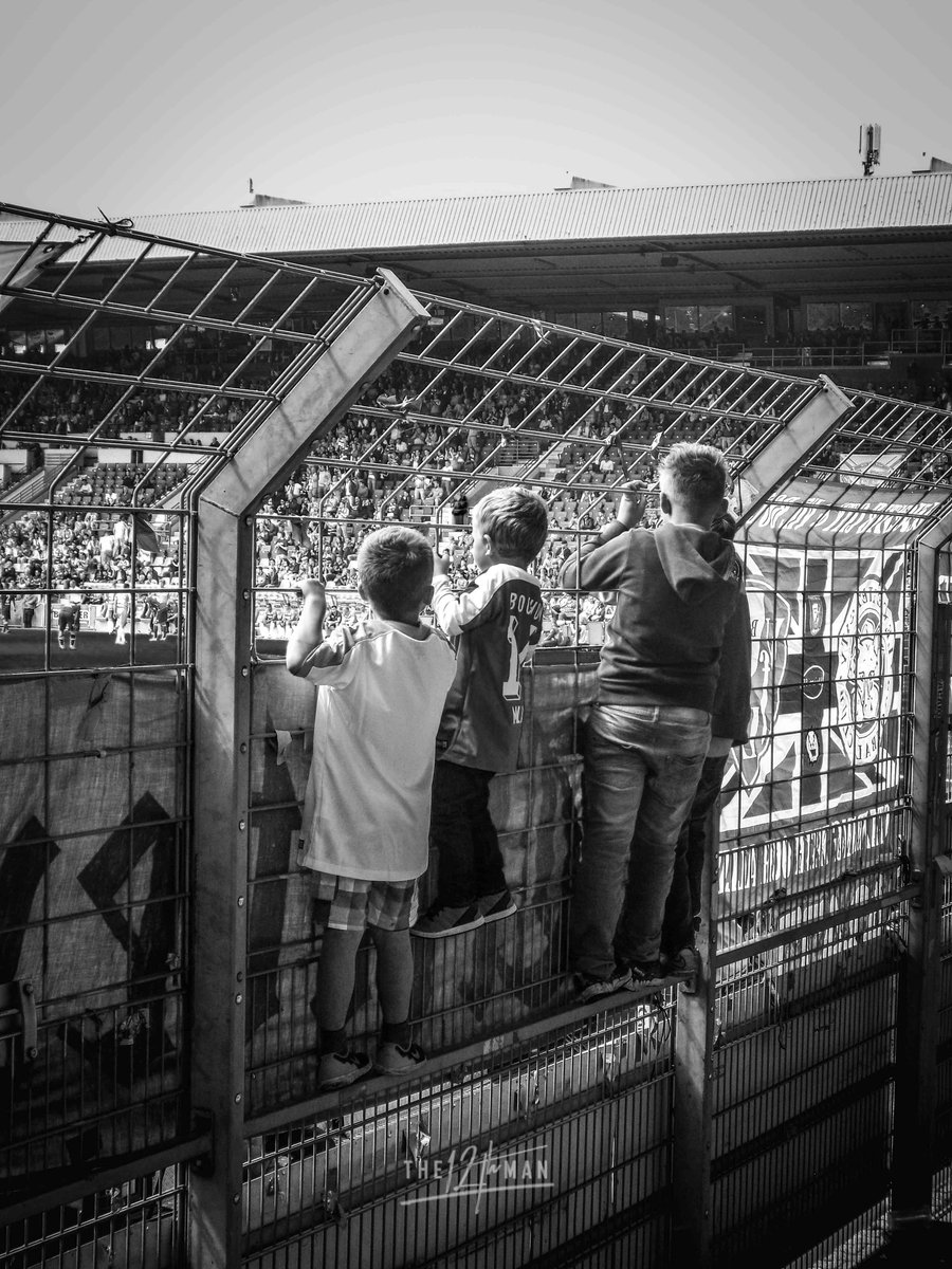 Twaalfde_Man's tweet photo. Dit is hoe je kinderen de juiste opvoeding geeft https://t.co/3qRHmMFANh
