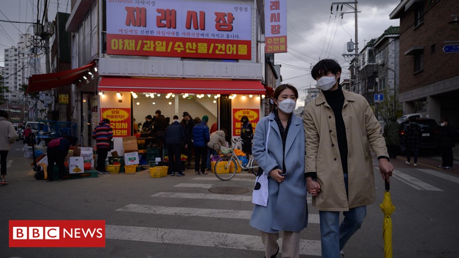 A couple wearing face masks at a market in Seoul, South Korea