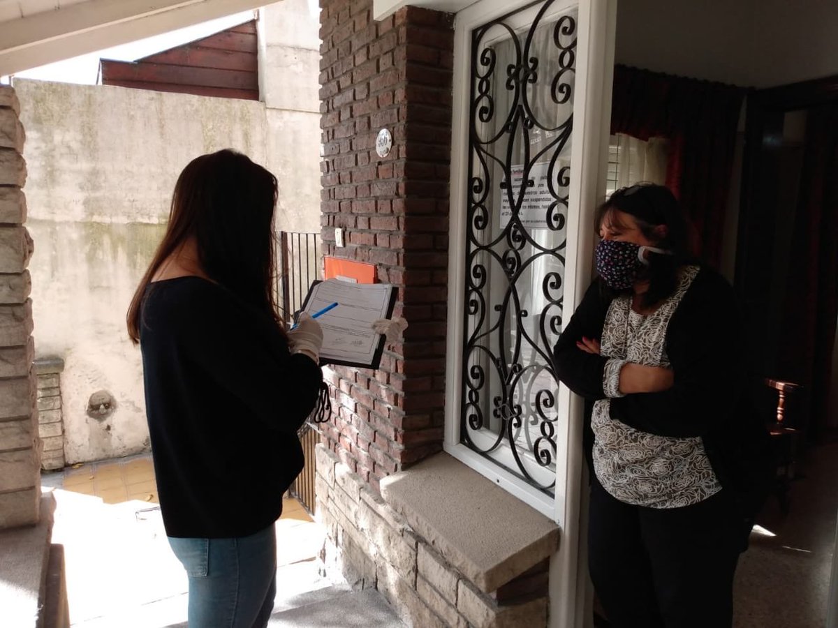 gmontenegro_ok's tweet photo. Hace varias semanas estamos informando en cada centro de día y residencias para personas mayores cuáles son los protocolos de prevención que tienen que cumplir quienes cuidan a los adultos mayores. Cuidarlos, es nuestra prioridad. https://t.co/zDFLiuSgVk