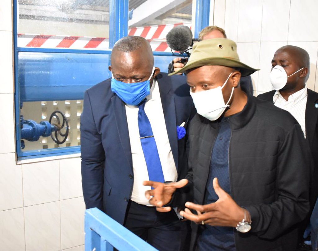 elie_mukama's tweet photo. C'est un pari gagné pour le Gouv @NzanzuKasivita. Grâce à sa plaidoirie,la station de pompage de la #Regideso situé au quartier #Keshero vient d'être raccordée à l'énergie électrique de #VirungaSARL, le Gouv a procédé au lancement officiel de ce raccordement électrique. #Goma https://t.co/d6d8CVSwrC