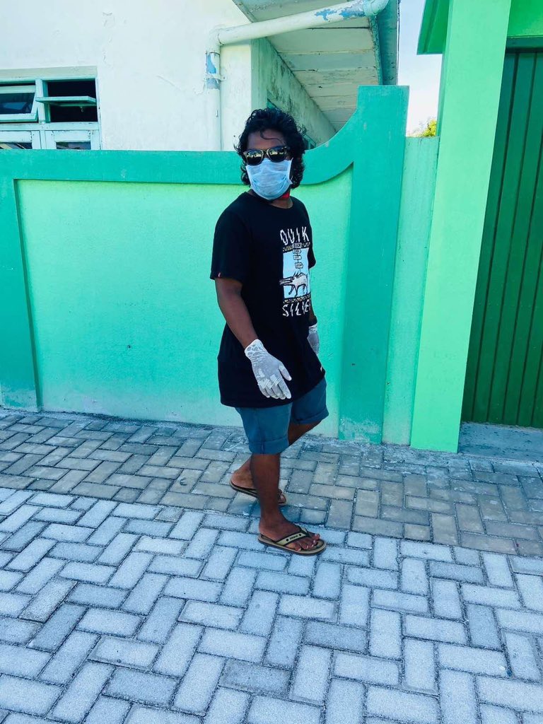 AliHashimSmith1's tweet photo. #Dhidhdhoo lockdown ge haalathugai, Rayyithunnah dhimaavefaivaa undhagoothakah halleh hoadhai dhinumah volunteer koh Nikui bae @BxSportsclub #BXSC ge members.
Mi nurakkaatheri haalathugai fasjehumeh nethi #Dhidhdhoo Rayyithunnah takai.

Covid - 19 Ha. Dhidhdhoo Task force https://t.co/EQ8qxFU9kf