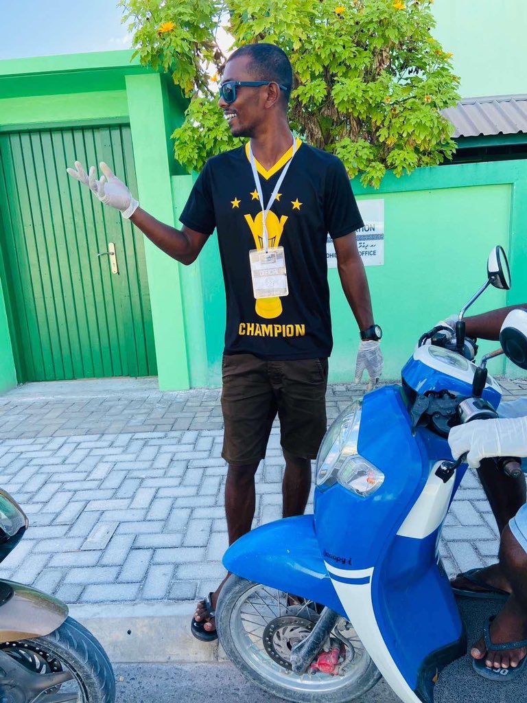 AliHashimSmith1's tweet photo. #Dhidhdhoo lockdown ge haalathugai, Rayyithunnah dhimaavefaivaa undhagoothakah halleh hoadhai dhinumah volunteer koh Nikui bae @BxSportsclub #BXSC ge members.
Mi nurakkaatheri haalathugai fasjehumeh nethi #Dhidhdhoo Rayyithunnah takai.

Covid - 19 Ha. Dhidhdhoo Task force https://t.co/EQ8qxFU9kf