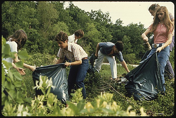 Out of crisis comes opportunity for change, and DOCUMERICA also showed Americans making a difference and creating positive change in their surroundings. https://catalog.archives.gov/id/552948   #EarthDay50