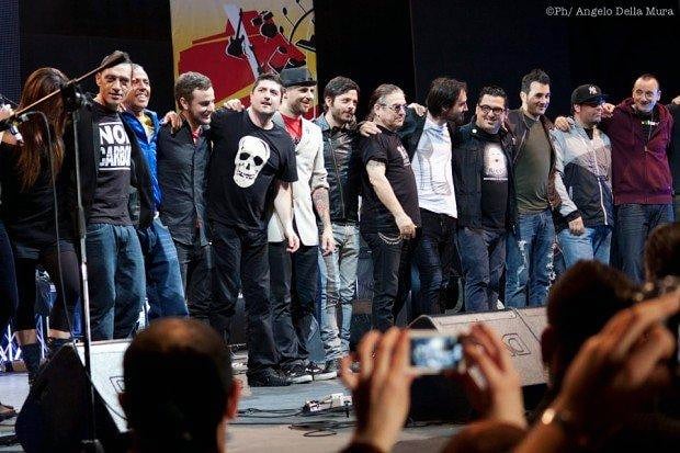 RezoOfficial's tweet photo. 22 Aprile 2020: Earth Day π
Esattamente 8 anni fa suonavamo live al Palapartenope di Napoli per l'Earth Day del 2012
#Rezophonic #EarthDay #EarthDay2012 #Palapartenope #Napoli #Live #Pop #Rock #Band #Music #MusicShow #Photo #Memories https://t.co/A71jhxYYrY