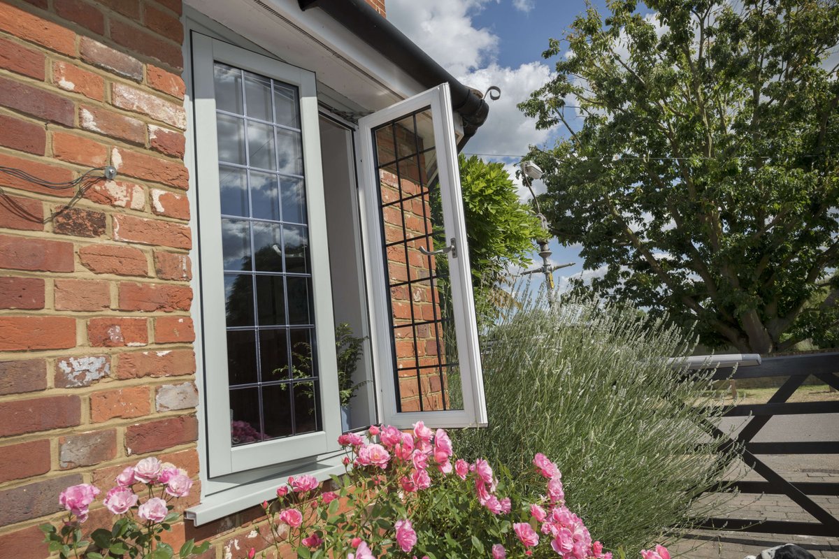 Timeless_Flush's tweet photo. #TIMELESS Timber Effect Flush Sash windows are available in a range of stunning colours and finishes.
Including our #Heritage collection creating an authentically traditional look for your home.

https://t.co/nIxs7c2JJo 
#LowMaintenance #HighQuality #HighSecurity https://t.co/GJGLd1X2S6