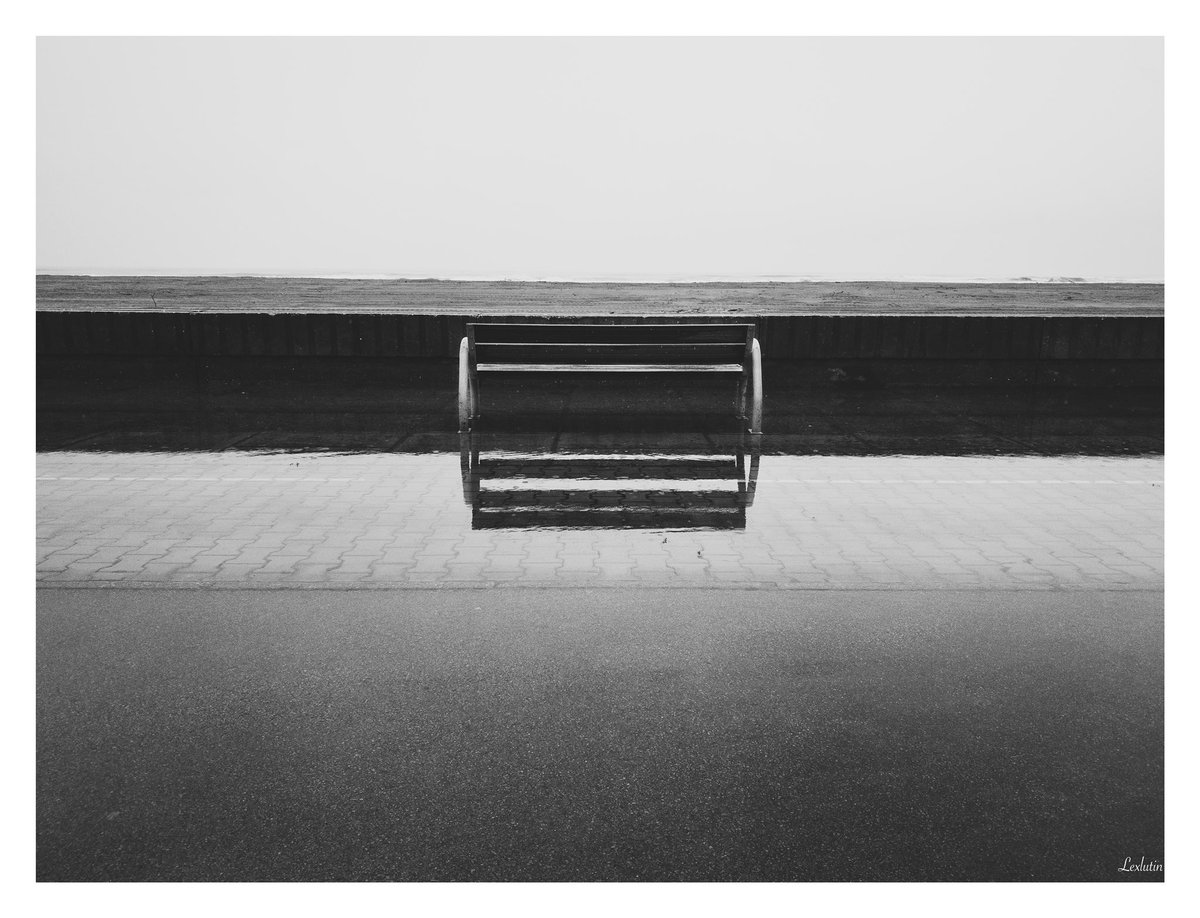 Lexlutin66's tweet photo. Les vagues s’écrasaient devant moi avec comme seul spectateur ce banc qui me rendait presque jaloux...
Photo prise le 22/04/2020 pendant le travail.
#confinement #pandemie #covid_19 #mediterranean #blackandwhite #shotoniphone #shotwithhalide #darkroomapp #rawformat #france https://t.co/XU2ONRBOeC