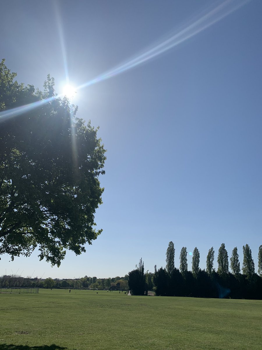 genellealdred's tweet photo. It’s #EarthDay50 let’s #protectthis. We’ve seen beautiful blue skies as we’ve been polluting the air less. Hopefully this won’t change as soon as lockdown is over 🙏🏾 https://t.co/7WnJYhUKx5