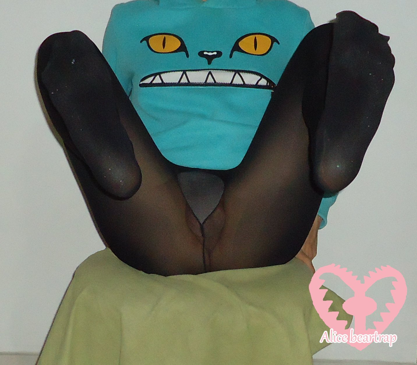 time for some doble feet action ;3 #feetpictures #feetpicsforsale #tights #pantyhose #bulge #gay #sissygoals