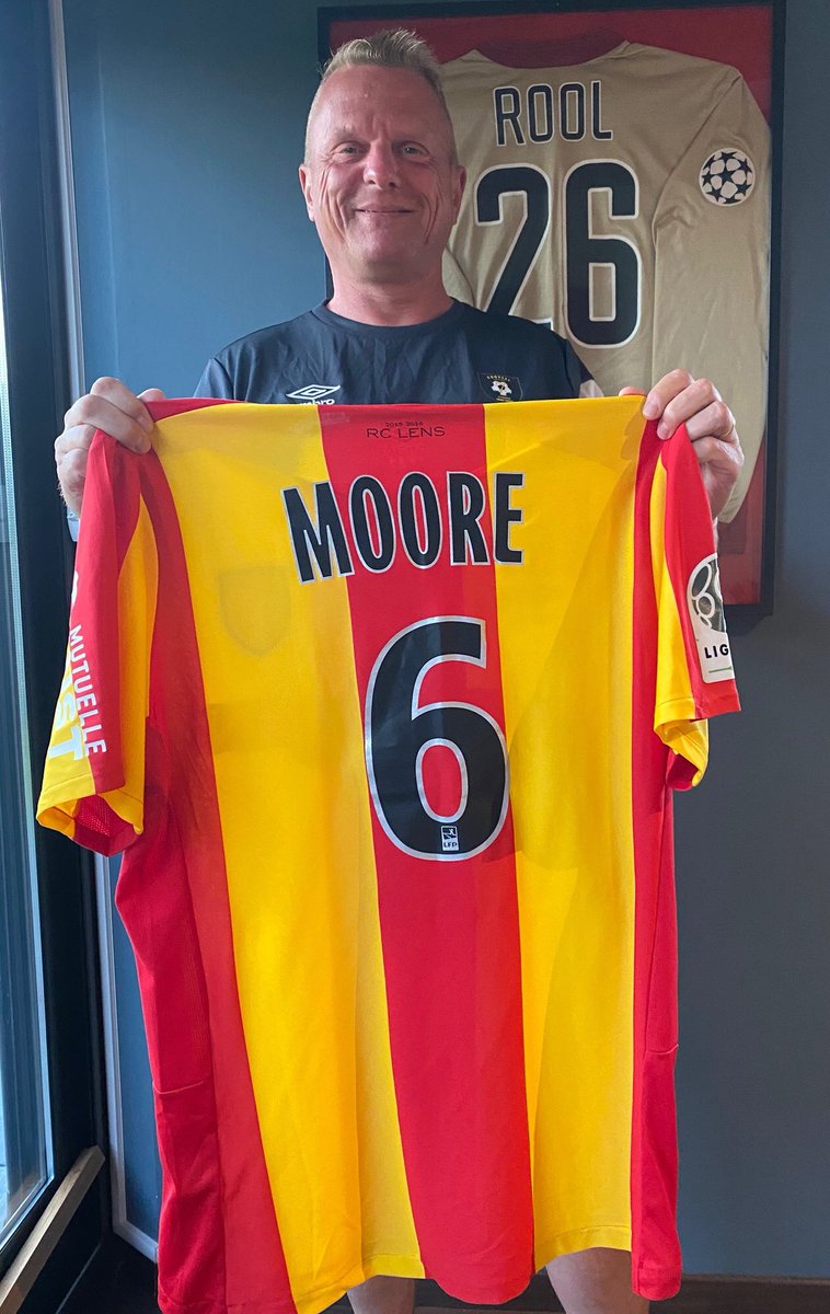 FLU_Officiel's tweet photo. [Enchères solidaires | #ES14]

Félicitations et merci à Lens Capitale qui remporte le maillot de Taylor Moore. Un montant de 760€ (paiement déjà effectué), qui vient porter le total à 14968€ ! 👏 ❤️💛

#EncheresSolidaires #RCLens #Supporters @RCLens https://t.co/smlUZ3QlHP