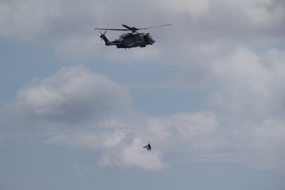 keith_is's tweet image. #nsstrong Military paying tribute to the fallen