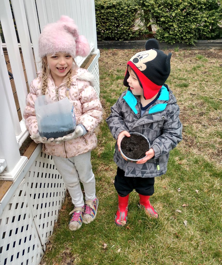 MrsZubarevLMC's tweet photo. Today is Earth day! ๐โป๏ธ๐ We planted flowers in an upcycled planter! What do you do to help the Earth? #WebsterHomeLearning #LivoniaPride #EarthDay2020 https://t.co/ec68NyWctS