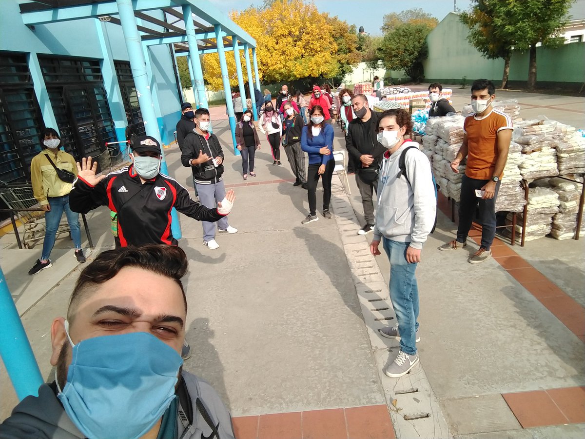 DanteBoeri's tweet image. Hoy colaboramos con el armado del SAE en la Primaria 7 de #Ezeiza. En momentos difíciles lxs maestrxs decimos presente!!!
Solidaridad y organización!!!
@SUTEBAProvincia @PDSurradio @echeverriaol @hm_hugomoreno