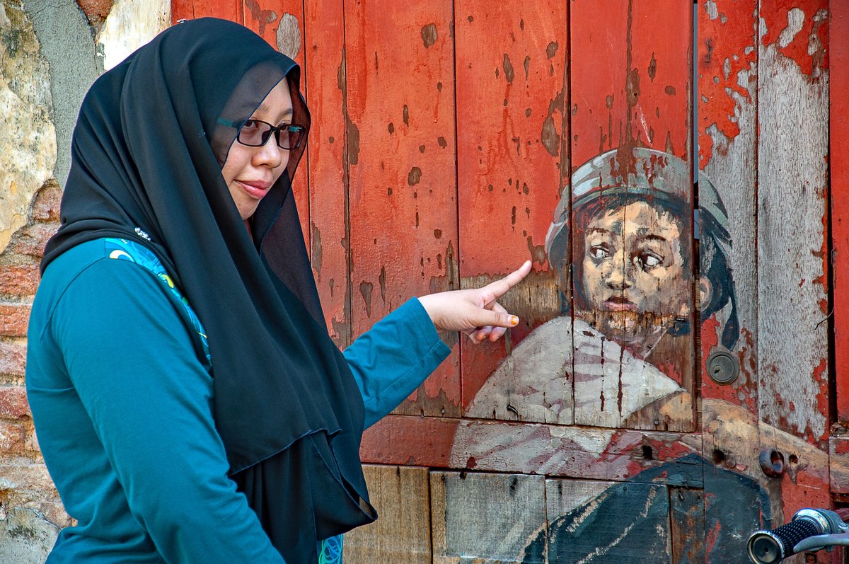 Making a point. Street art in Penang, Malaysia. #StreetArt #Penang #Malaysia #PeopleoftheWorld #streetphotography #travelphotography #photooftheday #nikonphotography @ThePhotoHour @LensAreLive