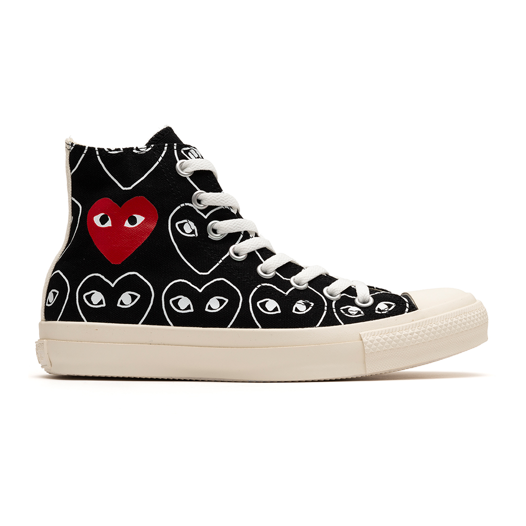 HYPEBEAST on Twitter: "COMME des GARÇONS PLAY and Converse are returning with another 70 sporting a new heart print. Available on DSM starting April 29. Photo: Dover Street Market https://t.co/HuqZWLgiuN" /