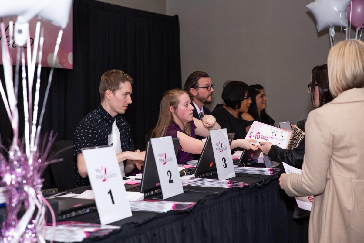 KomenOklahoma's tweet photo. Today we want to show our appreciation for all Komen Oklahoma volunteers. Thank you for your hard work. Thank you for your donations. Thank you for your time and efforts. Thank you for being a part of our family! #VolunteerAppreciationWeek https://t.co/ItaiivyUkj