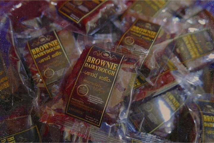 tangmo_balahey's tweet photo. บราวนี่อร่อยๆราคาน่ารัก
ช่วยกันรีหน่อยนะคะ
ชิ้นละ15บ. 10ชิ้นขึ้น ชิ้นละ13บ. 35ชิ้น350
ค่าส่ง50ทั่วประเทศ
#บราวนี่เยียวยาหัวใจ #ShopeeTH #บราวนี่ #พร้อมส่ง #ทวิตดีคนรีน้อย #ตลาดนัดออนไลน์ประชาธิปไตย #ตลาดนุช #ตลาดนัดประชาธิปไตย #ตลาดนัดออนไลน์ https://t.co/gJ7flxeFFg