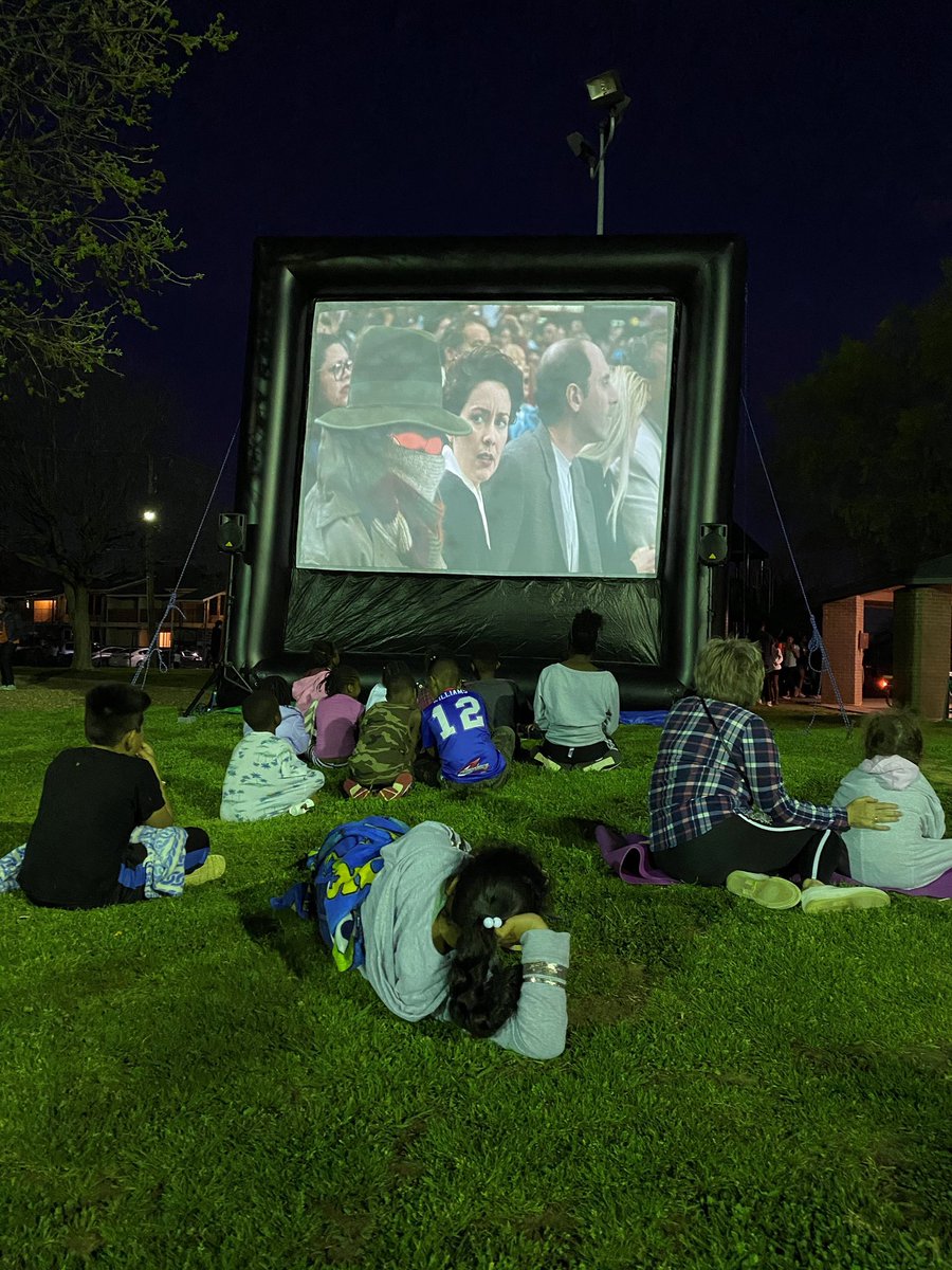 NLCharities's tweet photo. Earlier in the year #CityOfHurst conducted a “Movie in the Park” night at Vivagene Copeland Park making our #DreamCourts multi use places! Following the movie kids shot hoops with police officers, Great work 🏀 #COPSGrant @NancyLieberman @tjcline6 https://t.co/yUUqw770k4
