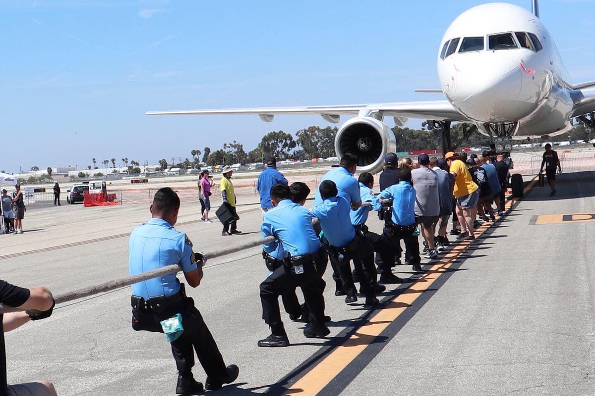 lbpd_volunteers's tweet image. #LBPD Explorer Post #295 is a program designed for motivated &amp;amp; service-oriented young men &amp;amp; women who have an interest in the law enforcement field. This amazing group of young men &amp;amp; women donated 10,261 volunteer hours in 2019! #NationalVolunteerWeek2020 #JoinLBPD #LBPDCares