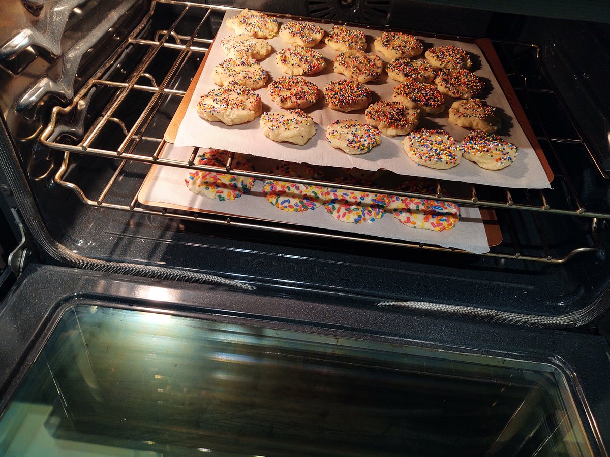 mmcbaker's tweet photo. @WakefieldMiddle - it’s #WellnessWednesday This is what I do that brings me happiness & my family.... Baking!! #WMS_TogetherInSpirit #VirtualSpiritWeek @WakefieldStrong https://t.co/J4f5PN6JoK