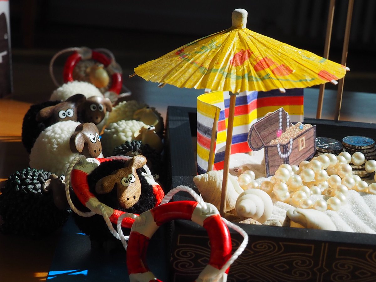 Titch_Sheep's tweet image. Baa, Oh no!! Our beach has been infiltrated by a #PirateSheep  who has sneaked ashore from his ship and has tied up the flock on watch. We are hiding whilst he brings his stash ashore.  What shall we do? 😳😱 #BeachIsolation #FlockPower