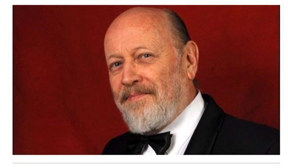 La risa está de luto Sres!!! Mastropiero recibe al genio de las voces del humor sano! Salud Mister Marcos por más humor que nos haga llorar sanamente! Buen viaje maestro!