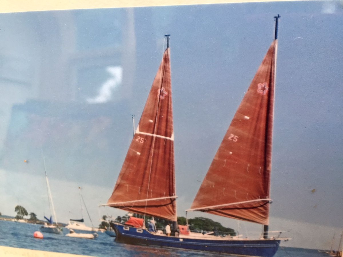 SeaBagsMaine's tweet image. At Sea Bags, "recycled" and "sustainable" are not afterthoughts, they are the cornerstones of our brand. Since 1999, we've saved over 700 tons of material from going into landfills by rethinking new uses for old sails.

seabags.me/2Yjudy0 #sustainability #recycleandreuse