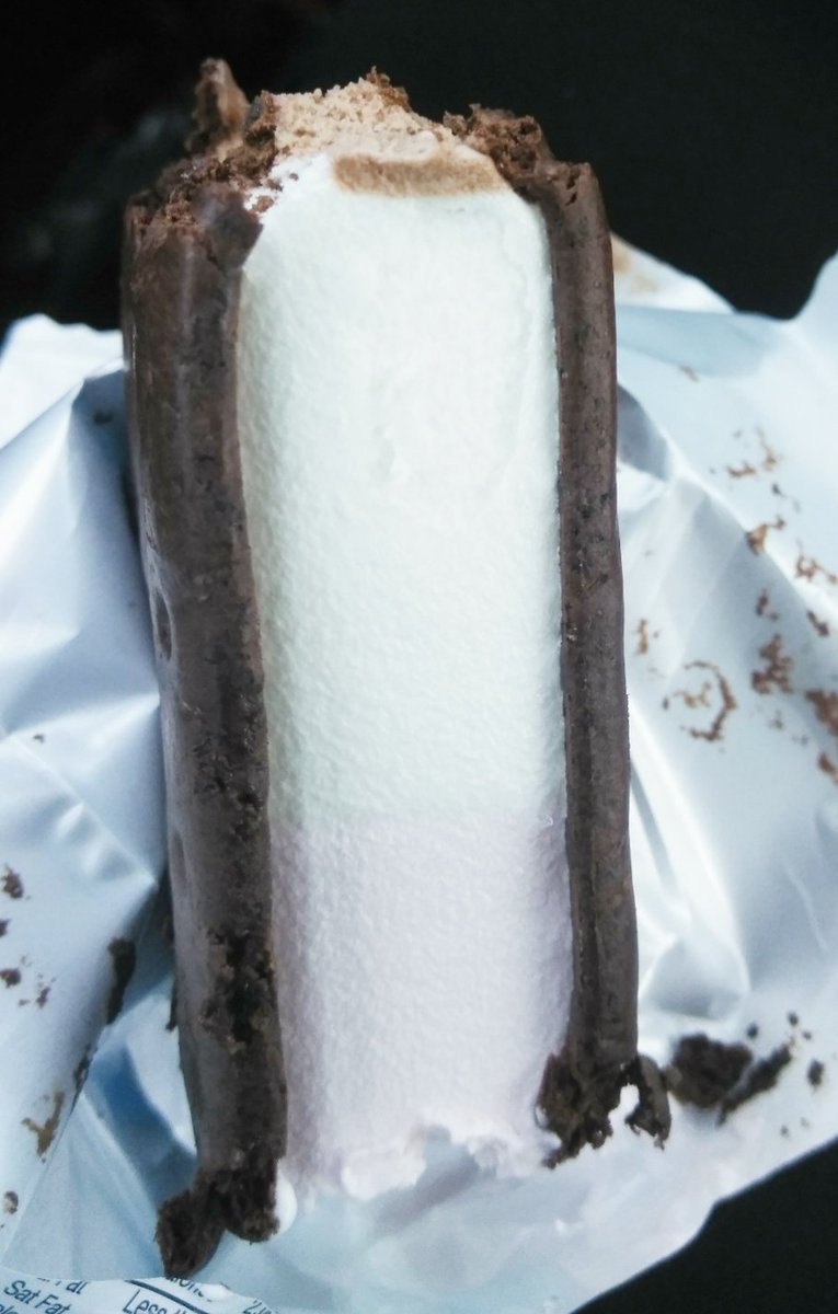 ojustmythoughts's tweet image. Dear #bluebunny. Quit lessening the chocolate #icecream in your product, making this sandwich smaller, and still charging the #sameprice. Thank you!