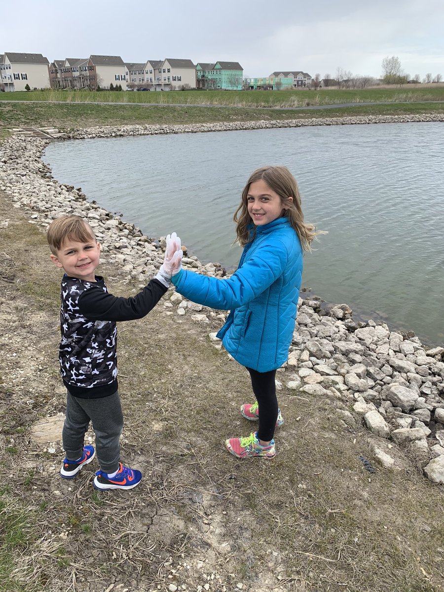 MagnetClass's tweet image. Taking action and cleaning up around one of Southbury’s ponds. #siblings #EarthDay2020 #CCSD93EarthWeek #lovetheearth @sd308 @AshlineKelly