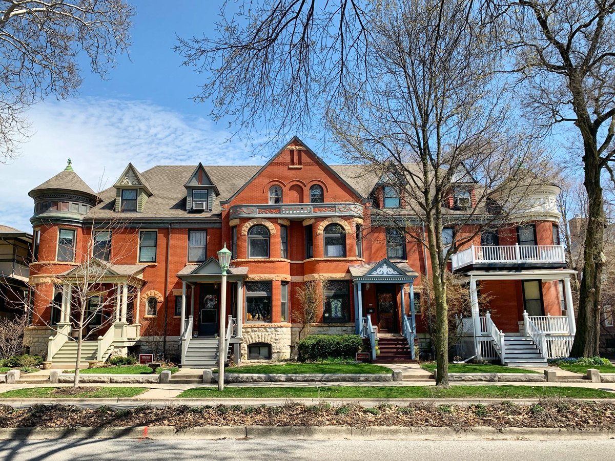 There are more of course, but I personally think these are the 2 best examples of row houses in the historic commuter suburb of Oak Park. L: Emerson Ingalls Rowhouses (1892) by local architect William J. Van Keuren R: Edmund F. Burton Row Houses (1892) by Wilet & Pashley