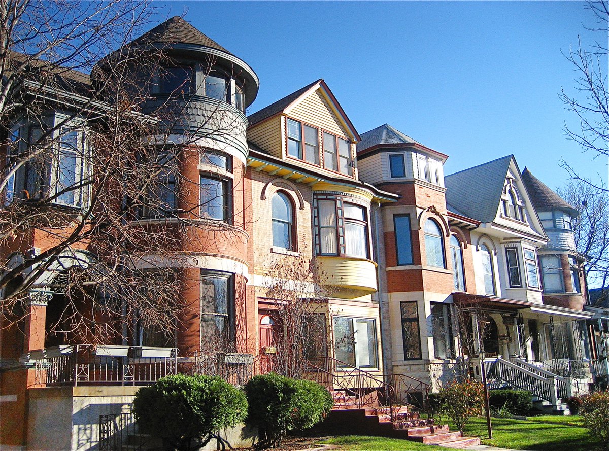 There are more of course, but I personally think these are the 2 best examples of row houses in the historic commuter suburb of Oak Park. L: Emerson Ingalls Rowhouses (1892) by local architect William J. Van Keuren R: Edmund F. Burton Row Houses (1892) by Wilet & Pashley