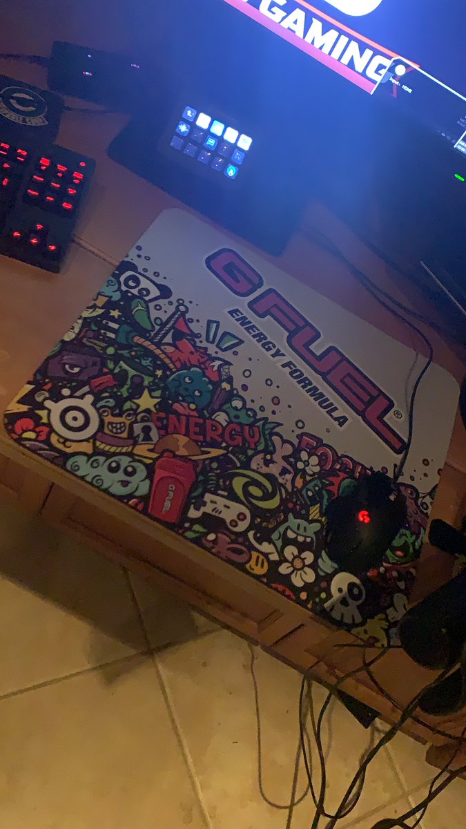 DipsGaming's tweet photo. Um ... Hello beautiful ππ€€ #NewMousepad https://t.co/QEAEj5AN8h