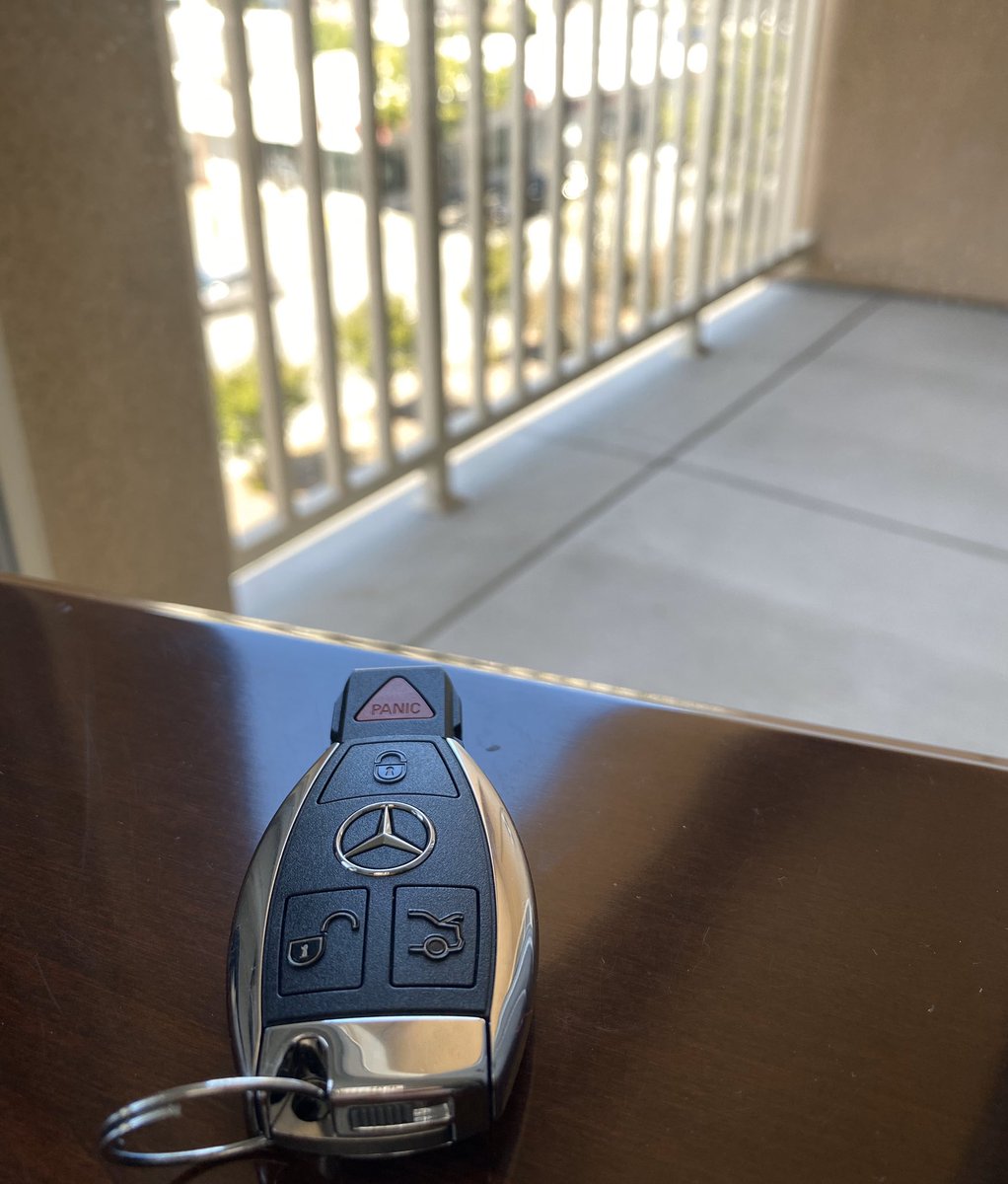 dhananjayapte's tweet photo. @MercedesBenzUSA #KeysAtHome but longing to go out on a drive!! #SafeAtHome #californialockdown https://t.co/gwJ6zpbs4M
