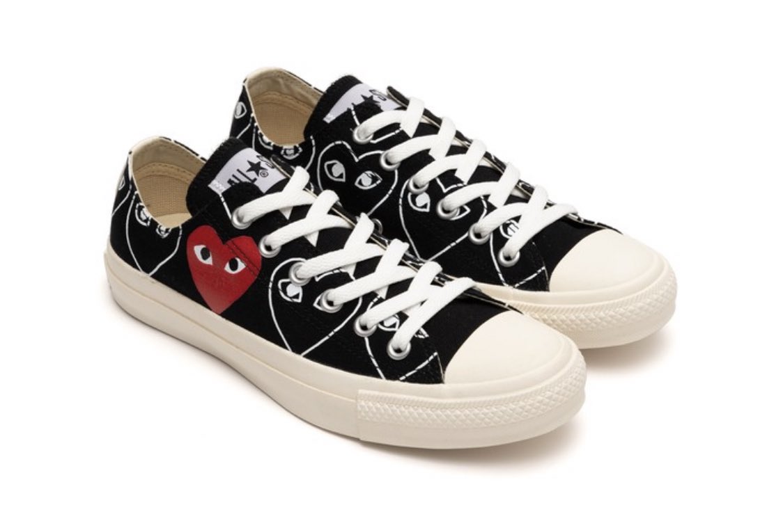 StreetFashion01's tweet image. COMME Des GARÇON x Converse Return with a new Heart Pattern🔍