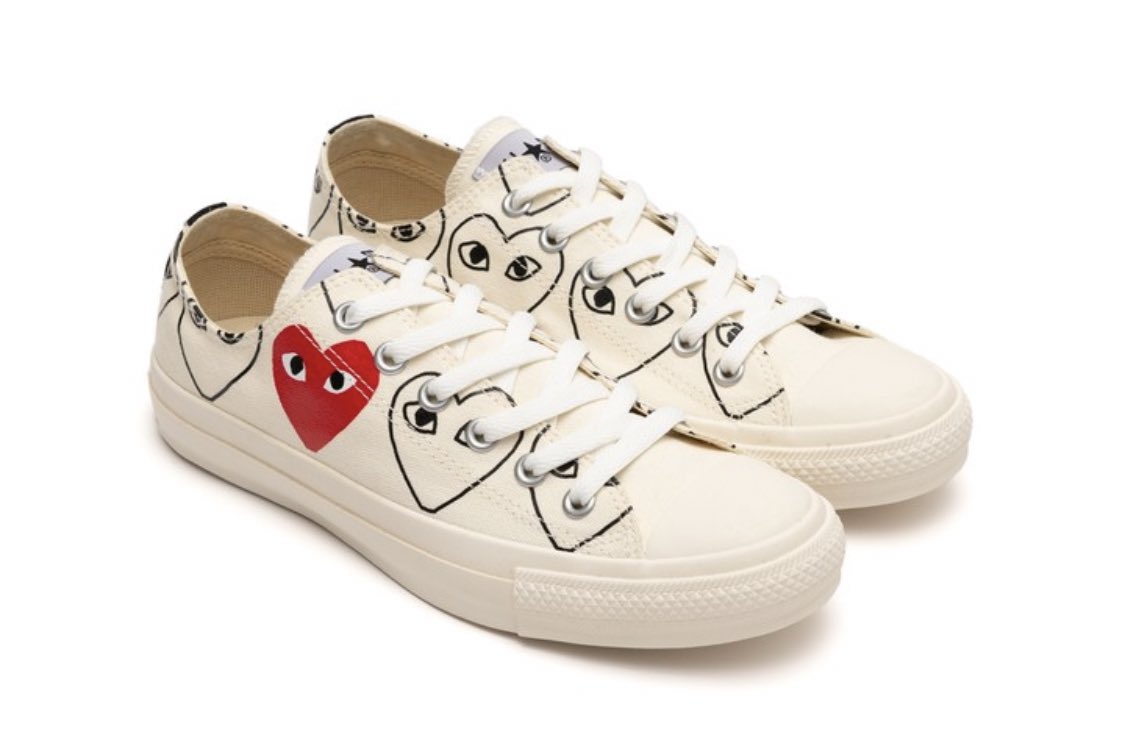StreetFashion01's tweet image. COMME Des GARÇON x Converse Return with a new Heart Pattern🔍