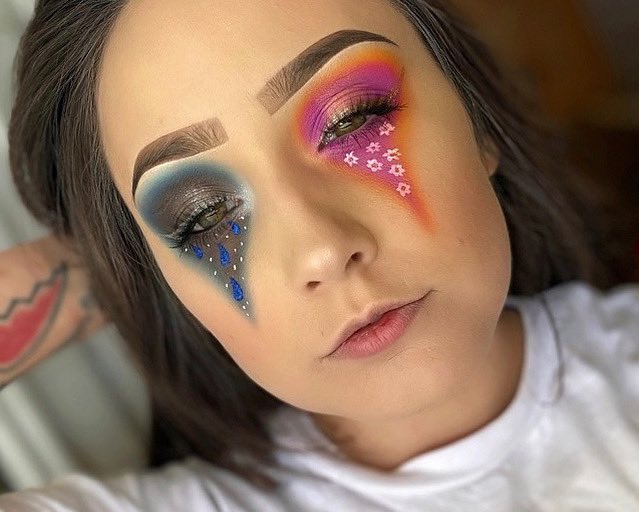 raynestorming's tweet photo. April showers bring May flowers 🌸 
@MorpheBrushes @Jaclynhill Vol 2 palette 
@JeffreeStar Blue Blood palette 
@MeltCosmetics gel liners
@UrbanDecay glitter liners https://t.co/sBsxc8bdnL