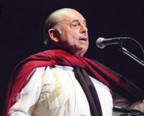 Ambos fundadores de grupos emblemáticos en sus géneros.
Talentosos, queribles.

Ambos nos dejaron este año.