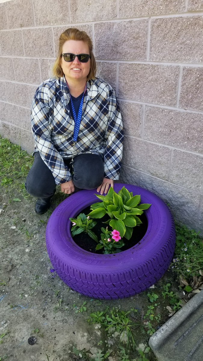 HFirsties's tweet image. EARTH DAY!  Mrs. Toomer and Mrs. Moshers class made a planter for earth day by recycling an old tire and adding beautiful plants! @OnslowSchools @HcesG
#Toomerourgardener #GlobalSTEMLeaders #EarthDay2020