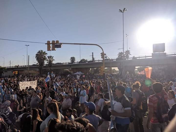 Mauro96B's tweet photo. @ChapanayCityOK los estamos esperando en el nudo vial, hoy se para la provincia. 22 de abril, día del Mendocino culiaoo https://t.co/2IGh11AwrI