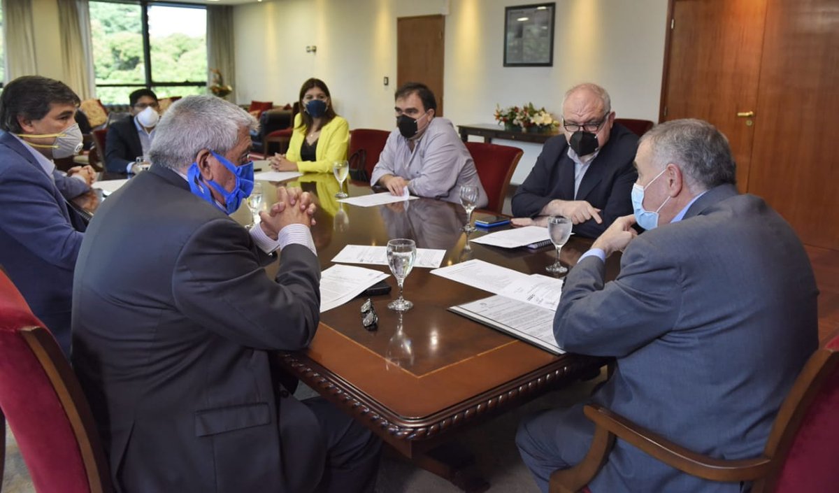 OsvaldoJaldo's tweet photo. Legislatura | Reunidos con la "Comisión de seguimiento y acompañamiento de la aplicación de los fondos transferidos al Ministerio de Salud Pública de la provincia", conformada por representantes de todos los espacios políticos.

#Tucumán https://t.co/m5cNA1DKWC