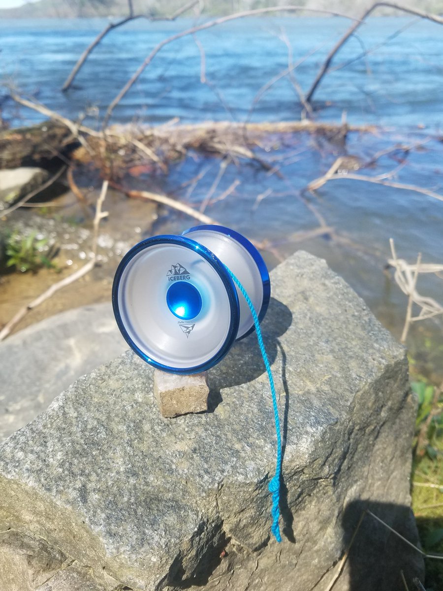 RicofromstarIV's tweet image. Beautiful day for a walk through the woods with some music and some play time. #Yoyotricks #yoyofactory #iDein #iCEBERG