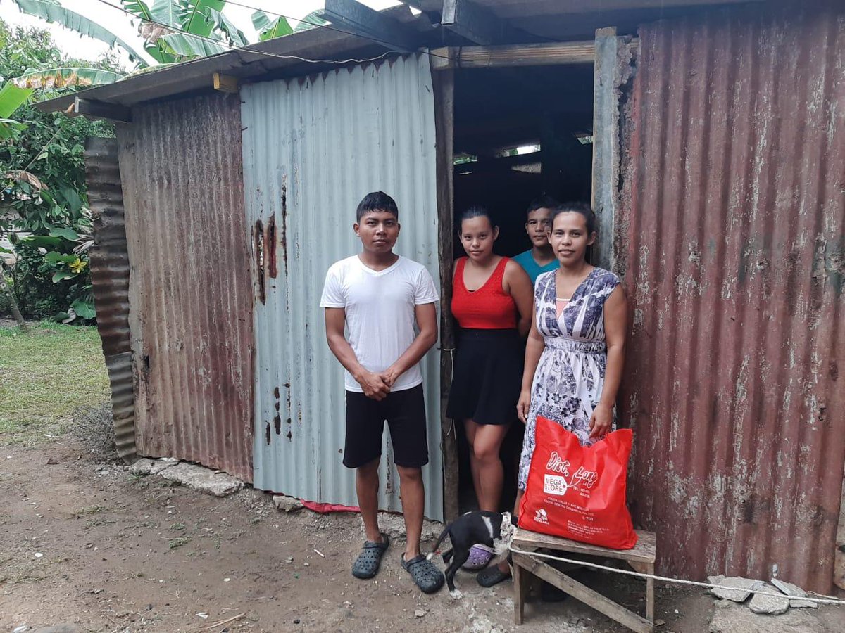 AlfarerosColon's tweet photo. Mt.25.35-45 "Porque tuve hambre, cuanto lo hicisteis a uno de estos hermanos míos, aun a los más pequeños, a mí lo hicisteis.

#PlanMisericordia #CasaDelAlfarero #AlfarerosColón #AlfaCrew #AlfaTime #AlfaTeam #TerritorioAlfa #SoyAlfarero #SoyCDA #YoSoyAlfarero #YoSoyAlfa #YoSoyCDA https://t.co/A7txyjMaG1