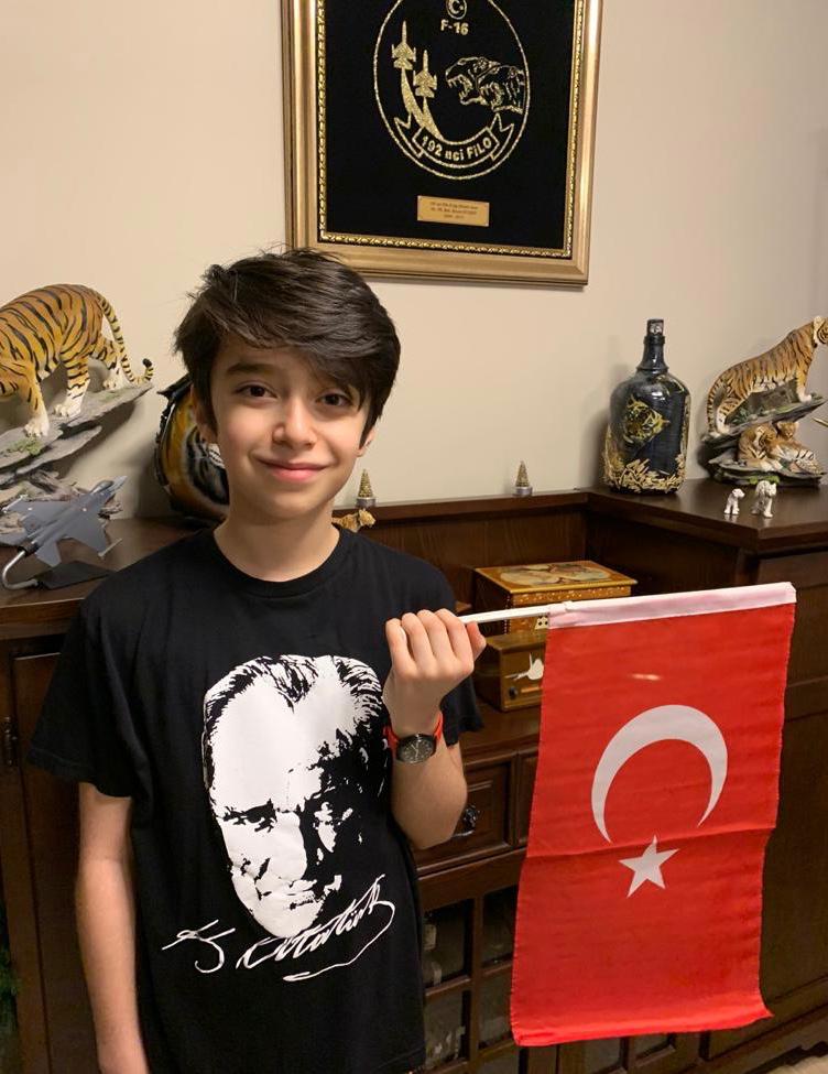 _Halimeb's tweet photo. 🇹🇷🇹🇷sevinin çocuklar bu bayram sizin🇹🇷🇹🇷
#yüzüncüyılındafikribilim 
@bafam4  @mrt_kulalar  @essraaeker https://t.co/YhZWeapLy4