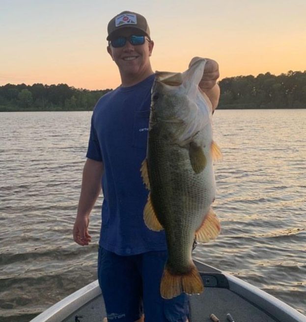 CollegiateBass's tweet photo. We see you Brett Clark from East Texas Baptist University!  That's one of the biggest fish we've been sent in the past few weeks!  #TeamOutdoors #WeAreCollegiateBass https://t.co/VvD9Bg0oyE